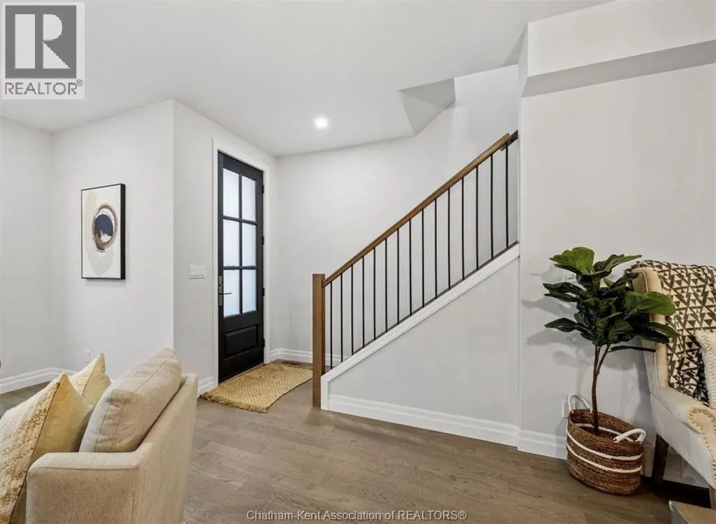 866 Park AVENUE West