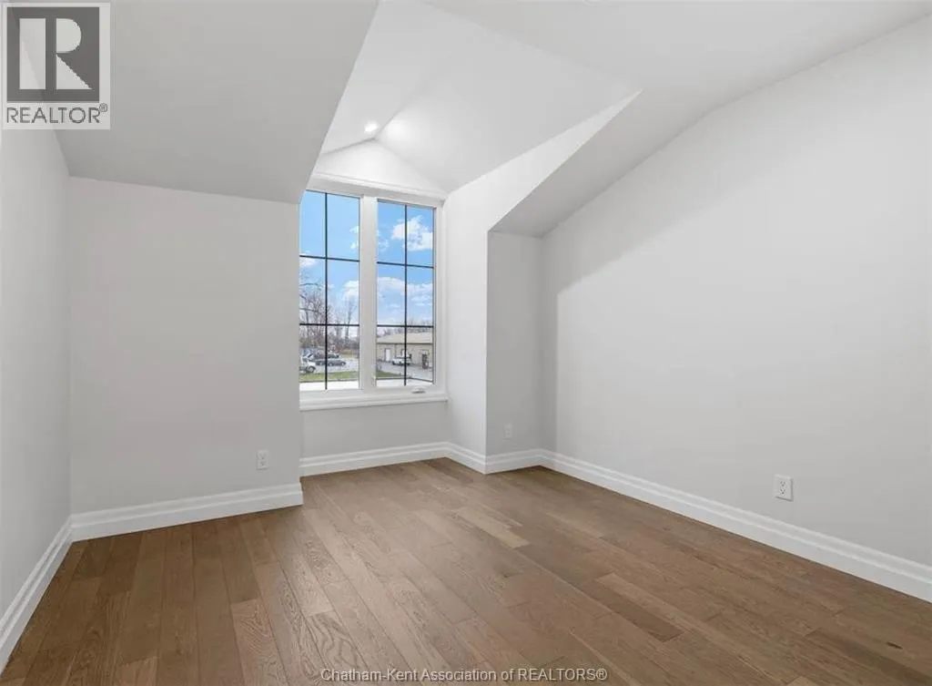 866 Park AVENUE West