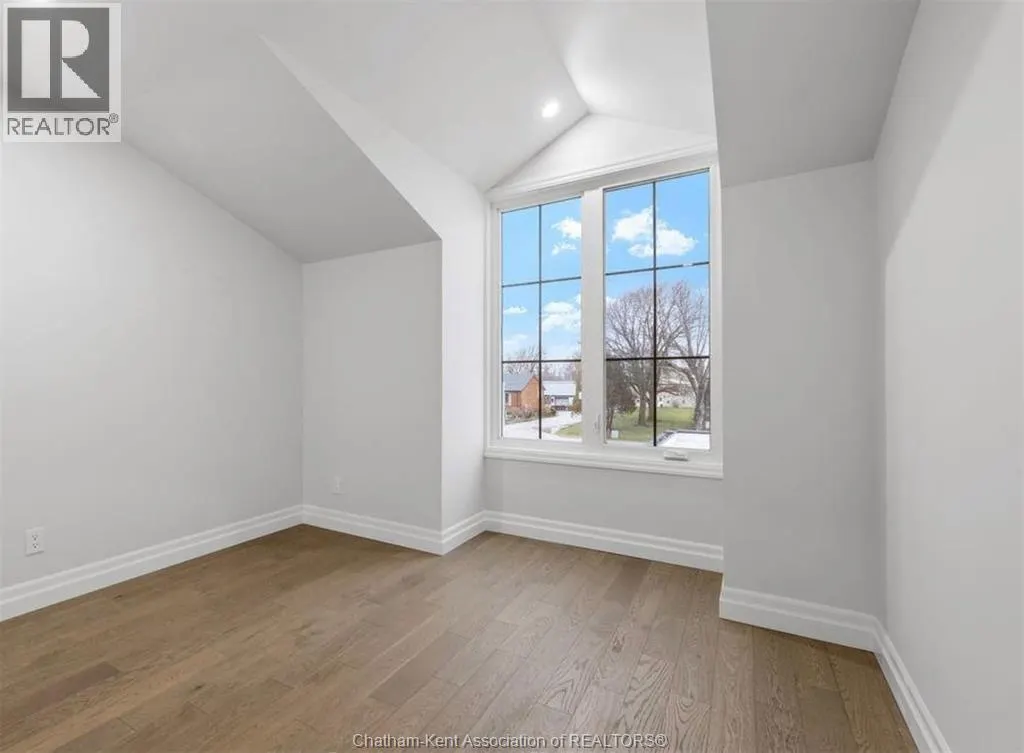 866 Park AVENUE West