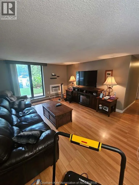 925 Grand AVENUE West Unit# 108