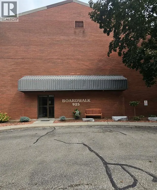 925 Grand AVENUE West Unit# 108