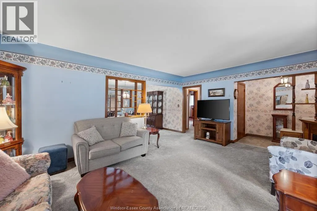 247 ERIE STREET South