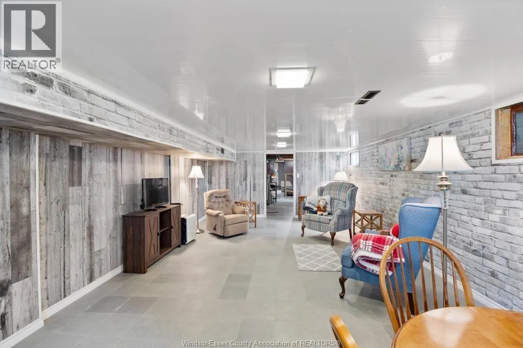 247 ERIE STREET South