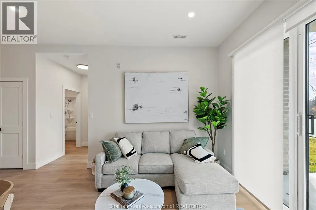 364 Grand AVENUE East Unit# 512