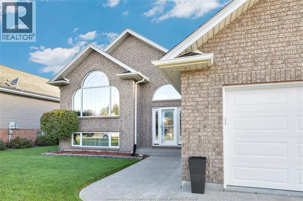 237 WOODVIEW DRIVE