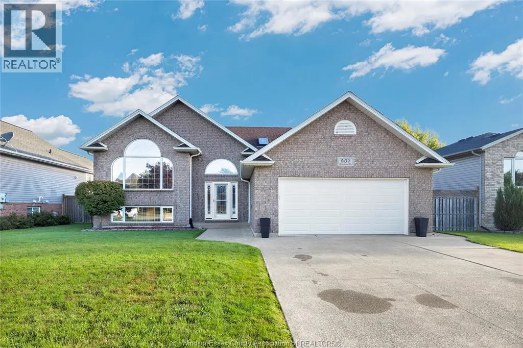 237 WOODVIEW DRIVE