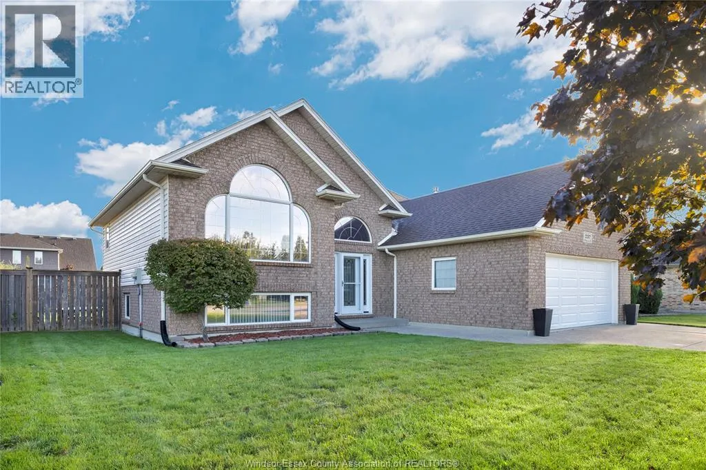 237 WOODVIEW DRIVE