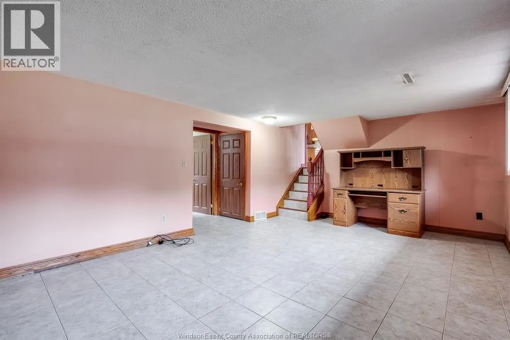 1379 Oxford Ave