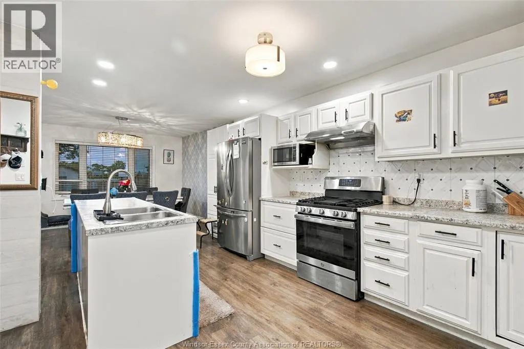 2920 STRAWBERRY DRIVE