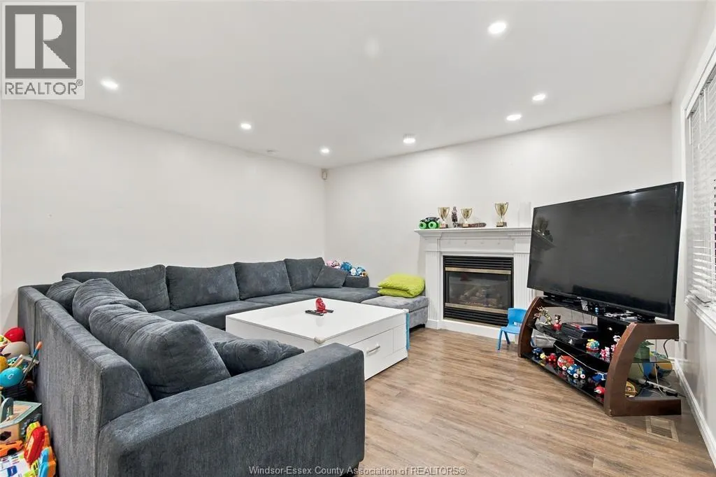 2920 STRAWBERRY DRIVE