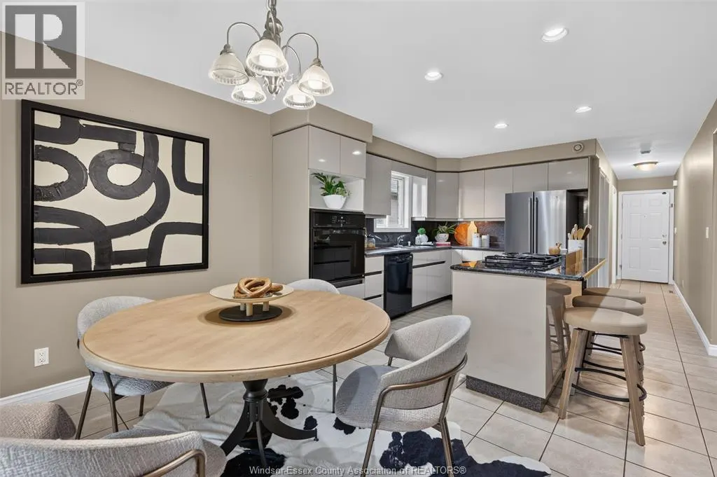 2703 LOMBARDY CRES