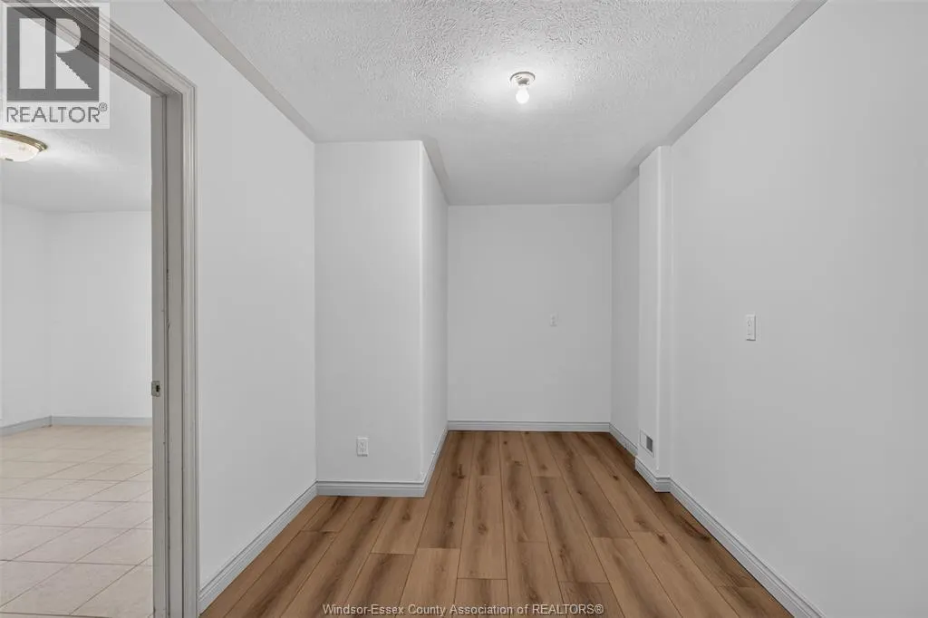 2703 LOMBARDY CRES