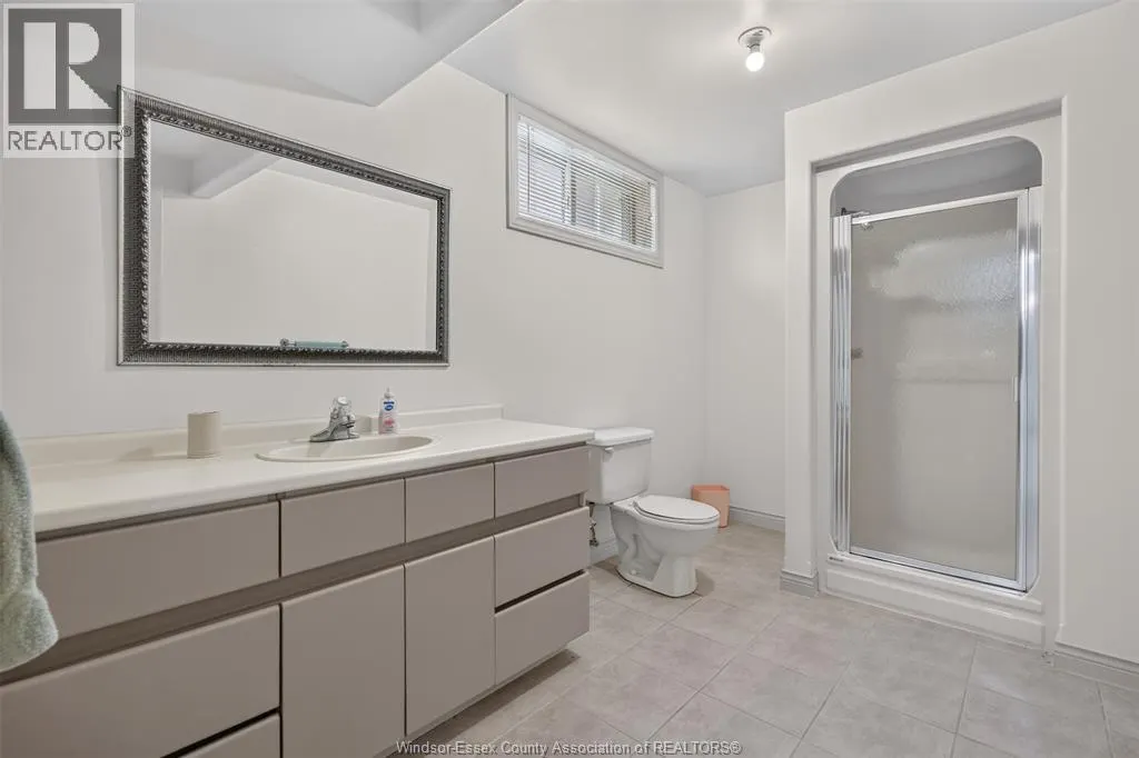 2703 LOMBARDY CRES