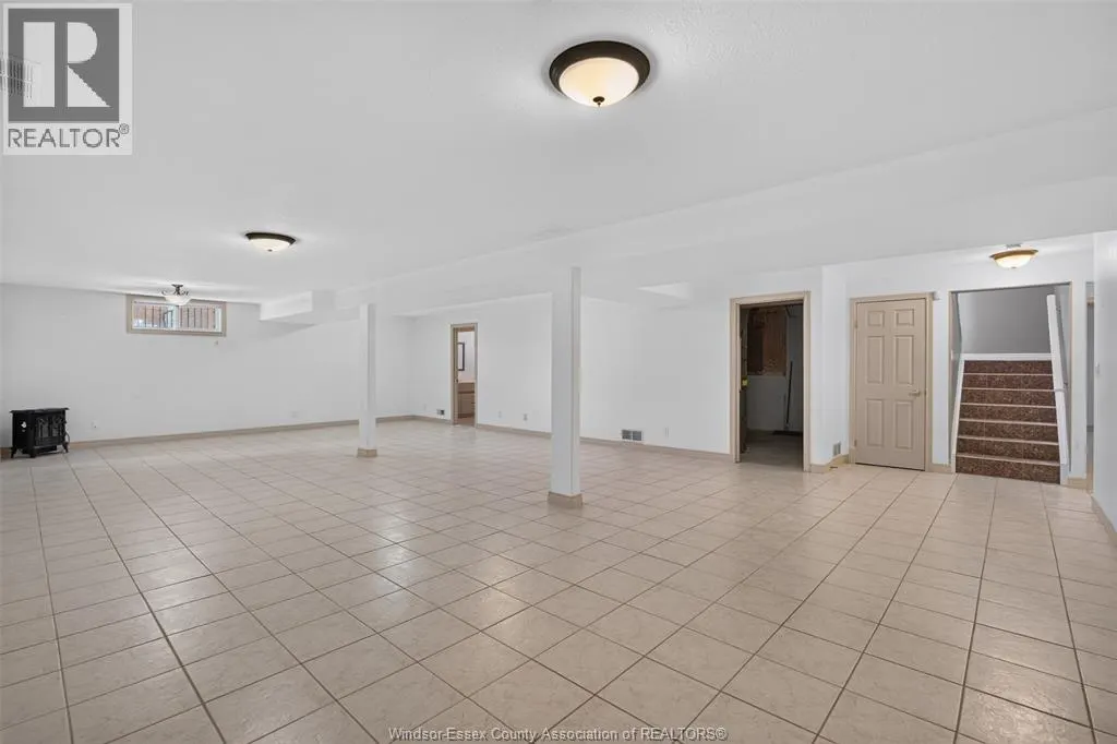2703 LOMBARDY CRES