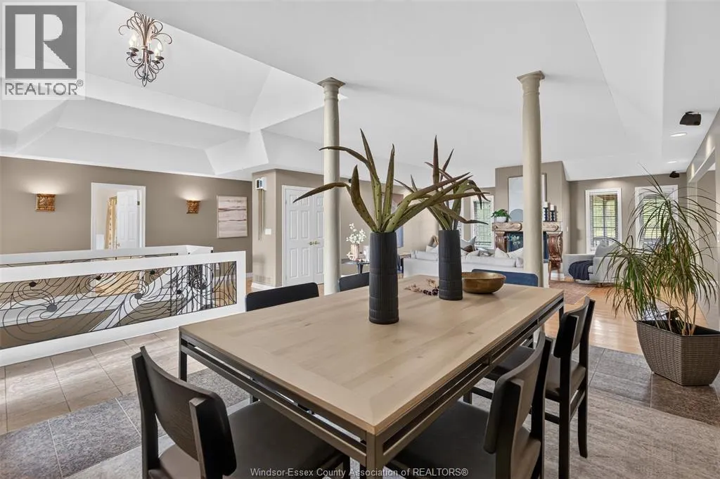 2703 LOMBARDY CRES