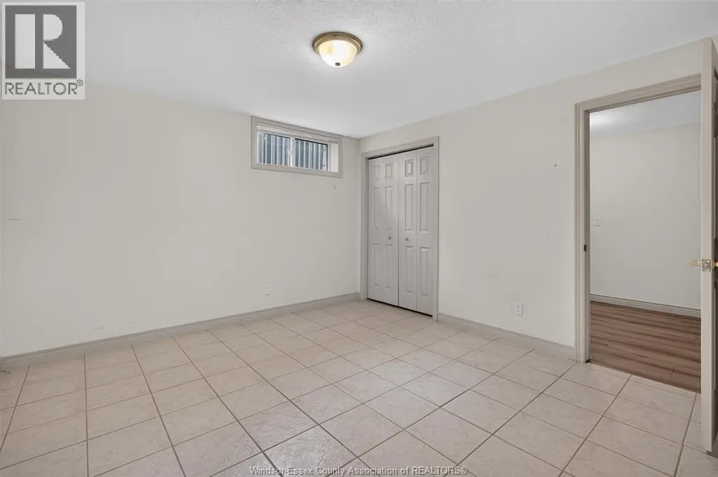2703 LOMBARDY CRES