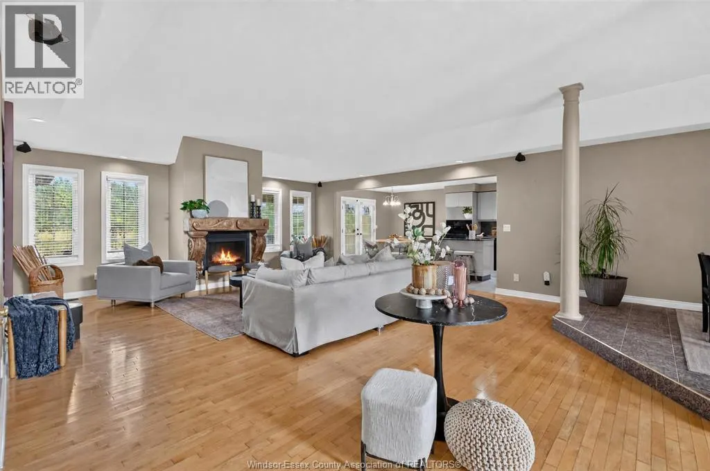 2703 LOMBARDY CRES
