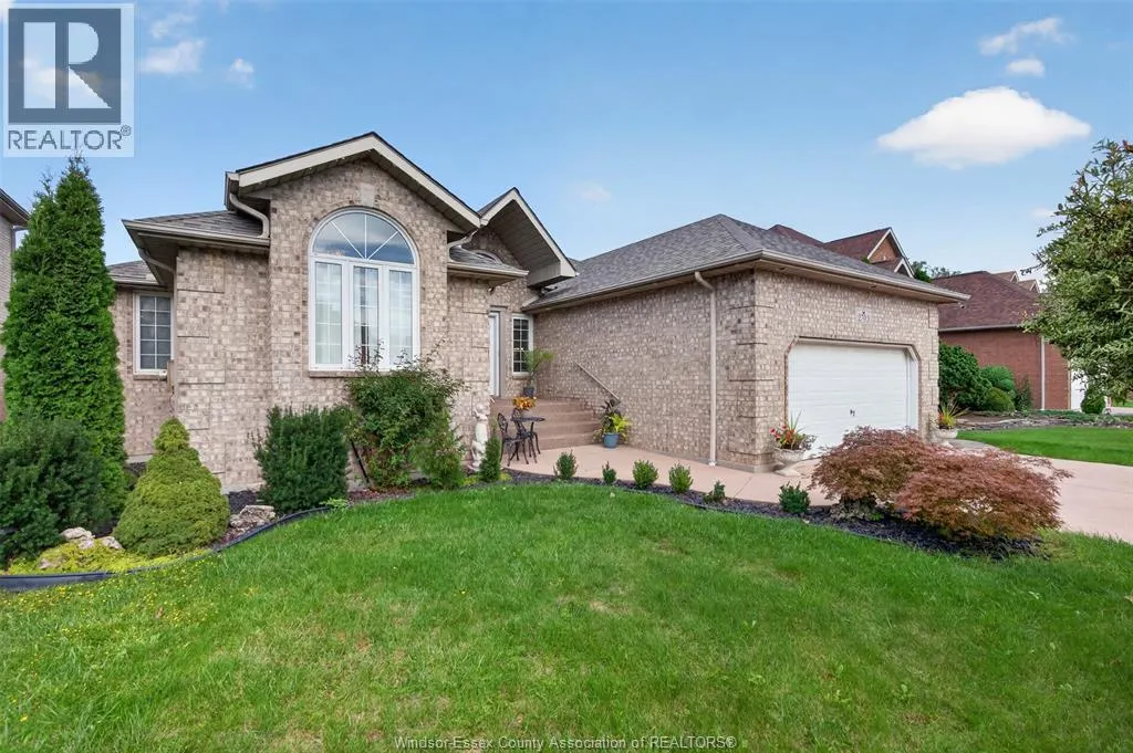 2703 LOMBARDY CRES