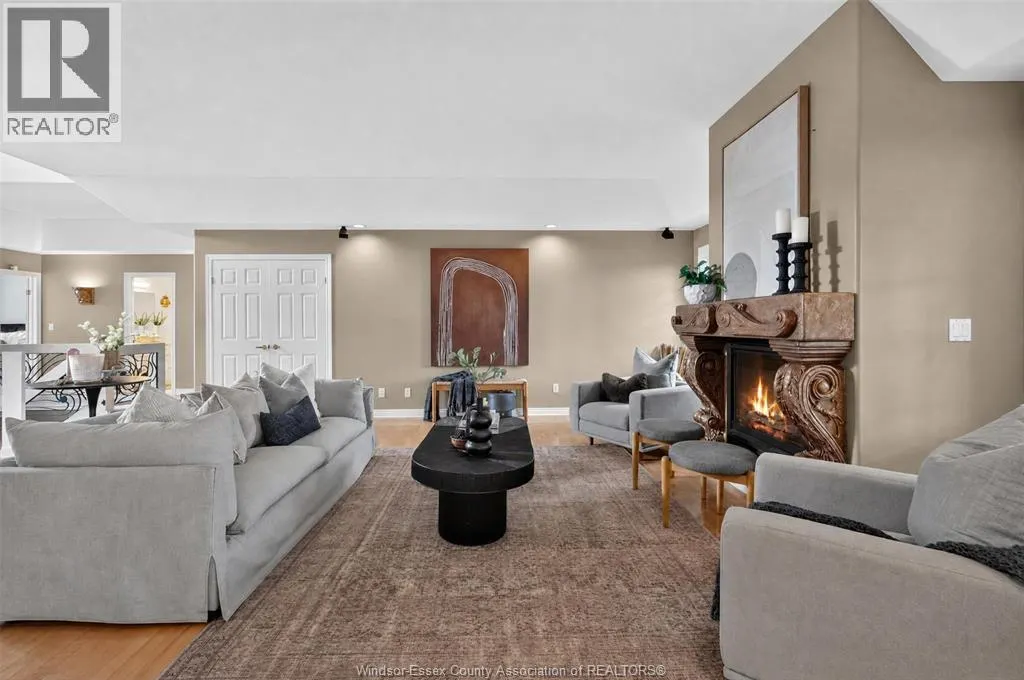 2703 LOMBARDY CRES
