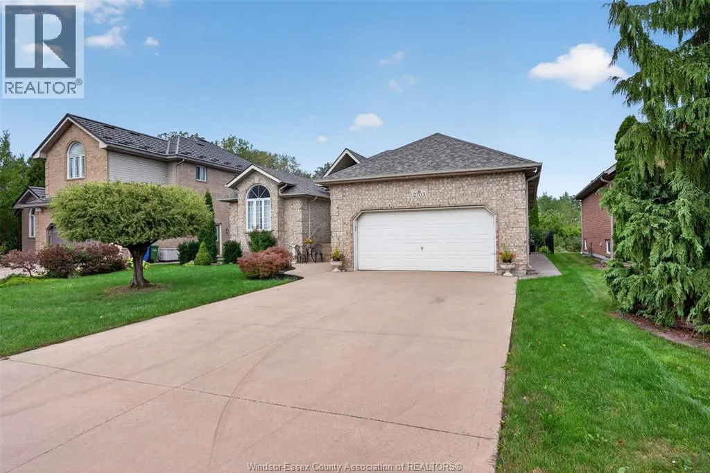 2703 LOMBARDY CRES