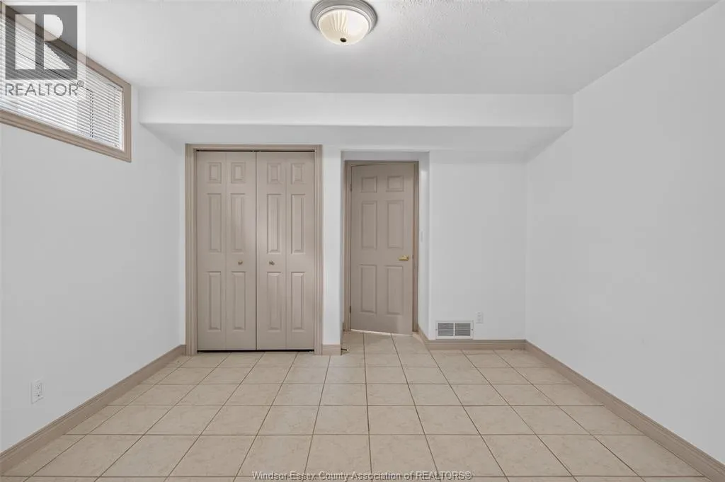 2703 LOMBARDY CRES