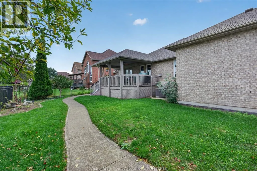 2703 LOMBARDY CRES