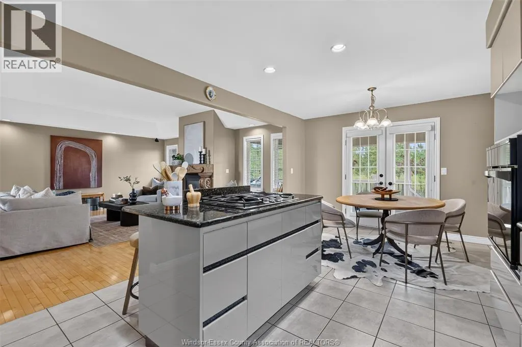 2703 LOMBARDY CRES