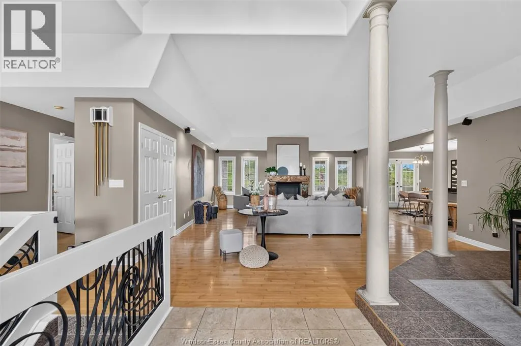 2703 LOMBARDY CRES