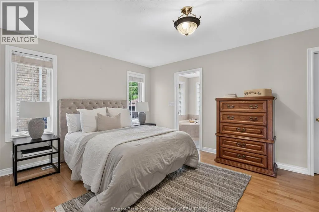 2703 LOMBARDY CRES