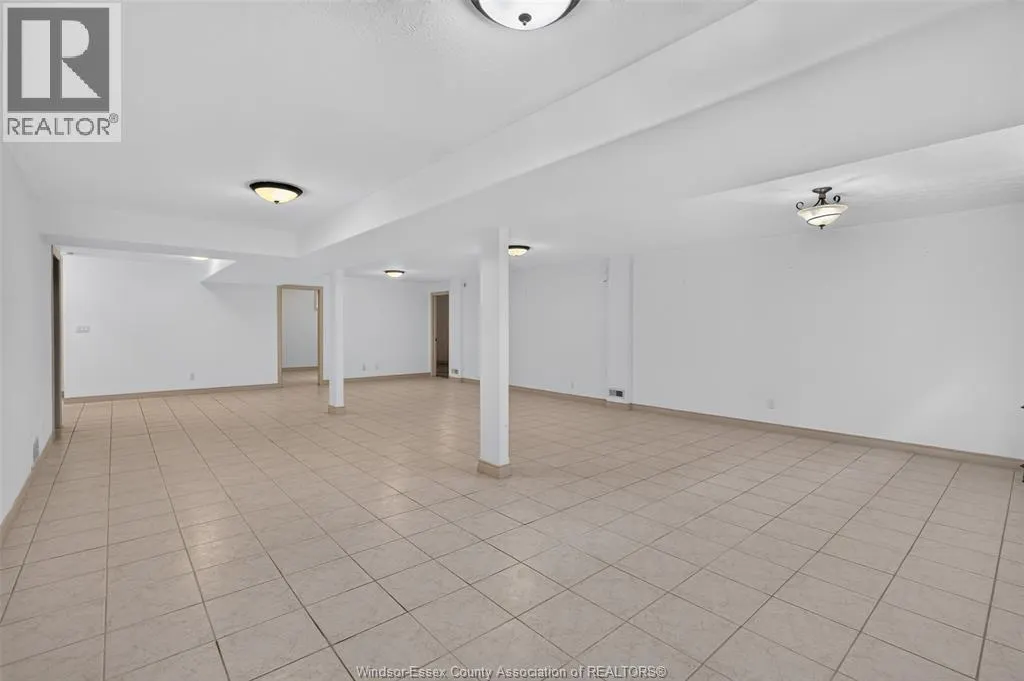 2703 LOMBARDY CRES