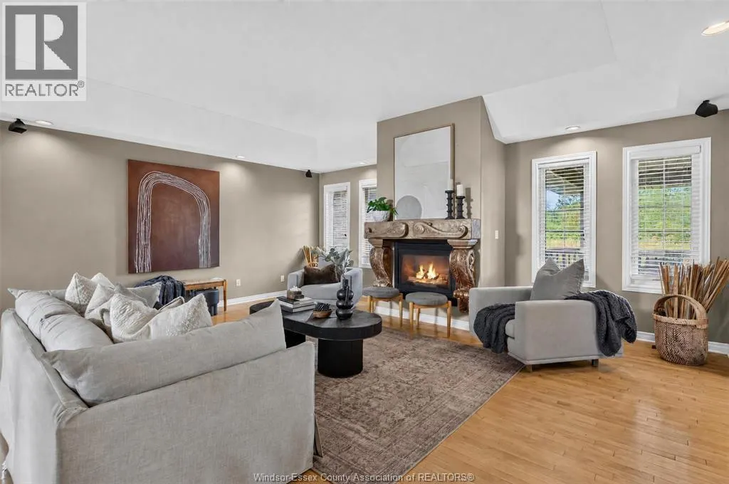 2703 LOMBARDY CRES