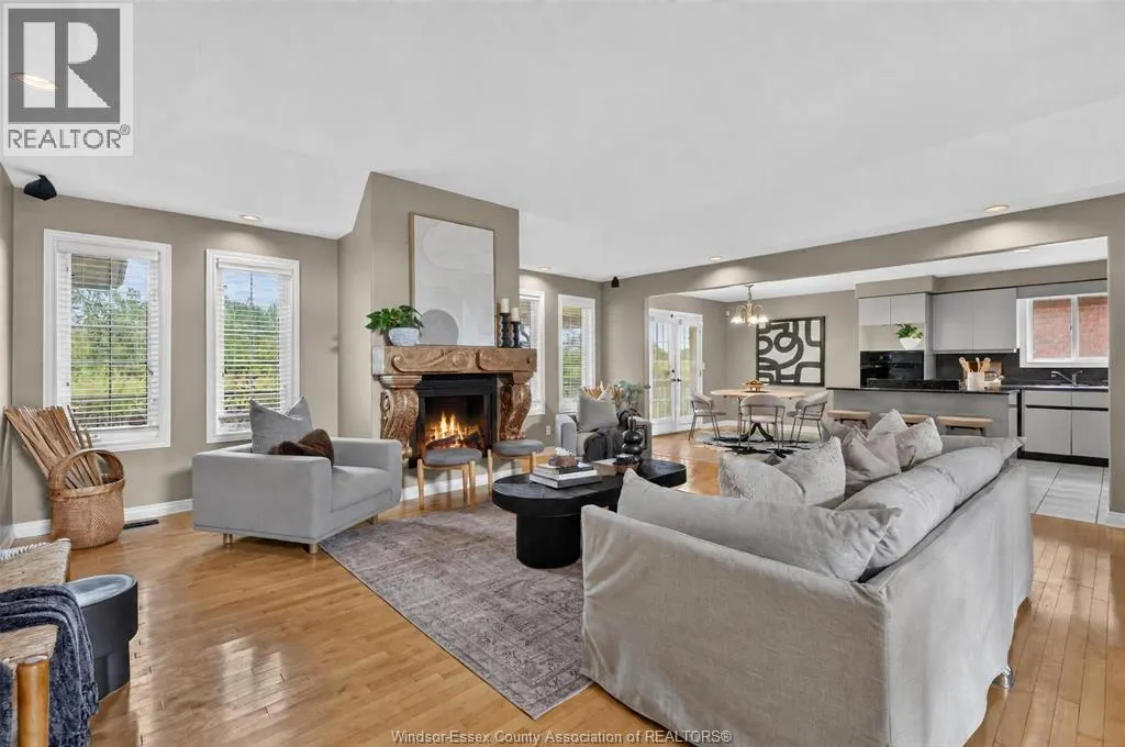2703 LOMBARDY CRES