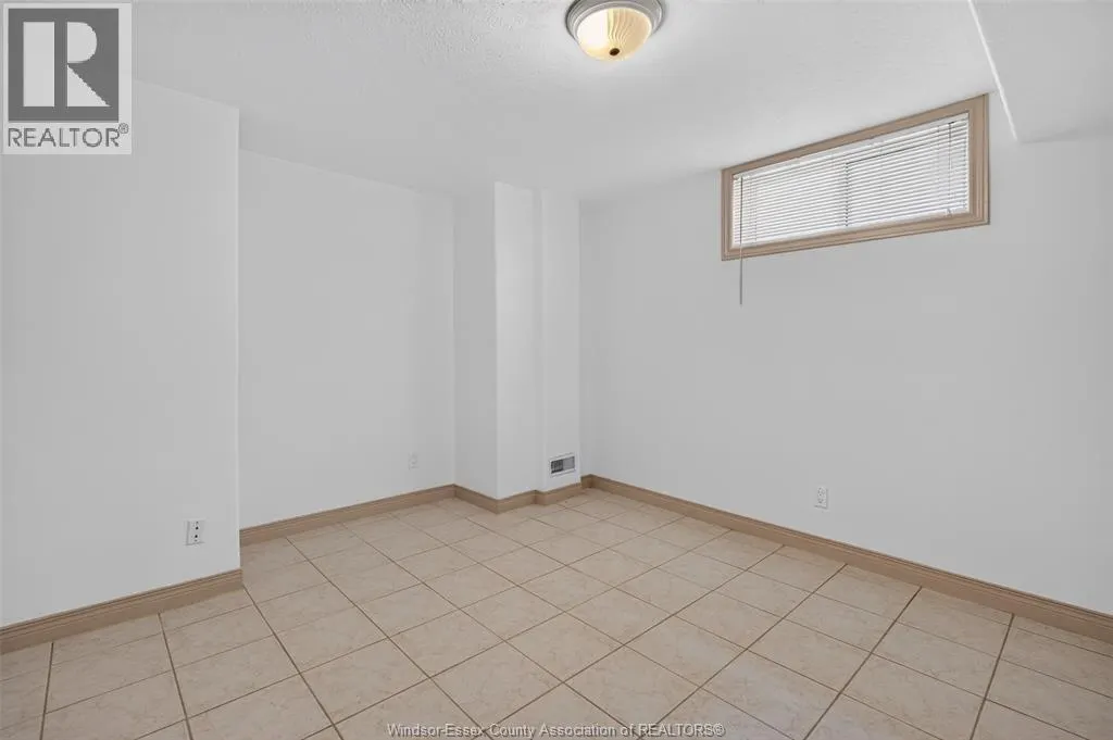 2703 LOMBARDY CRES