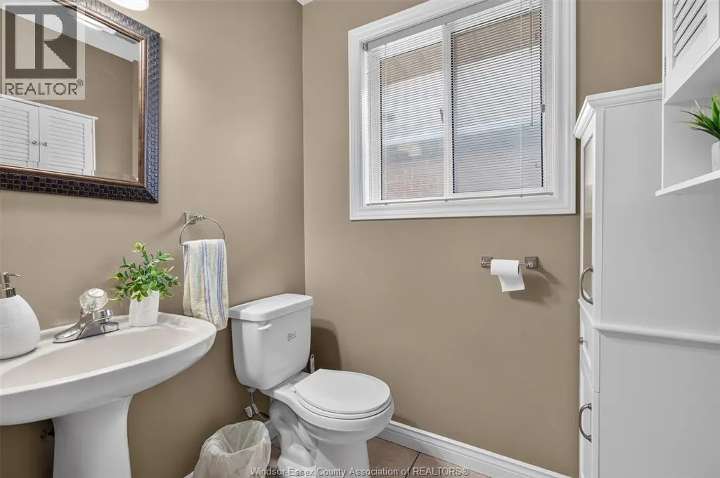 2703 LOMBARDY CRES