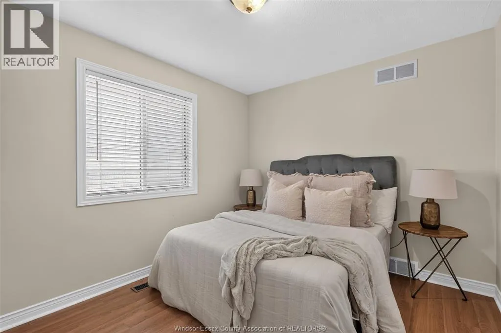 2703 LOMBARDY CRES