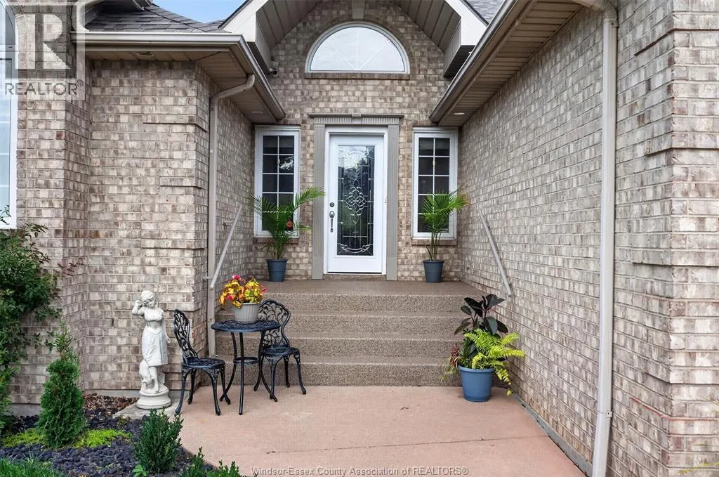 2703 LOMBARDY CRES