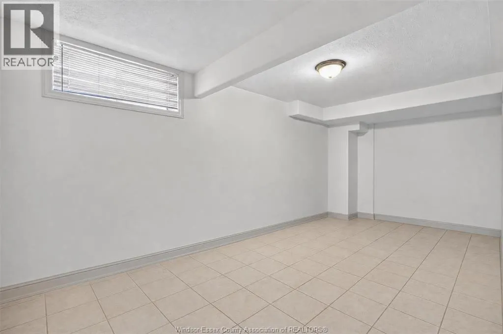 2703 LOMBARDY CRES