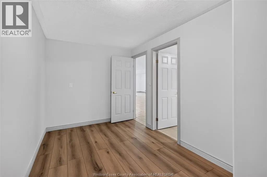 2703 LOMBARDY CRES