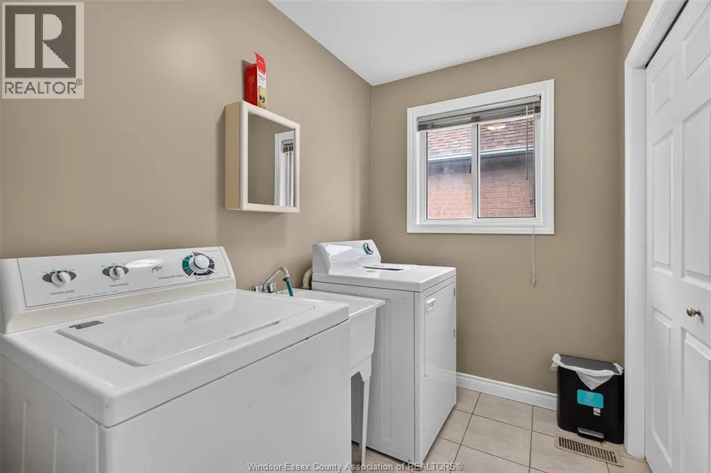 2703 LOMBARDY CRES