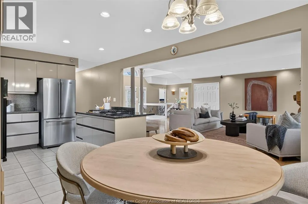 2703 LOMBARDY CRES