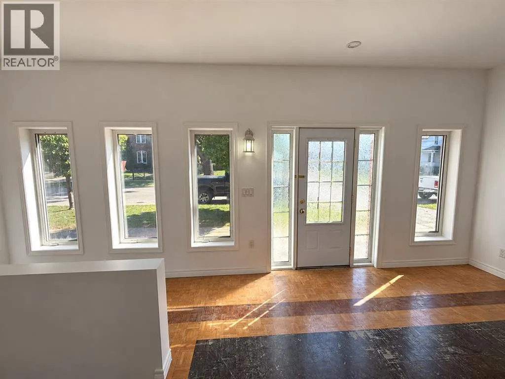 169 CHRISTINA STREET South