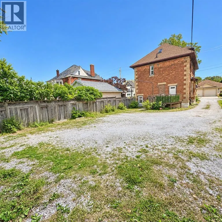 169 CHRISTINA STREET South