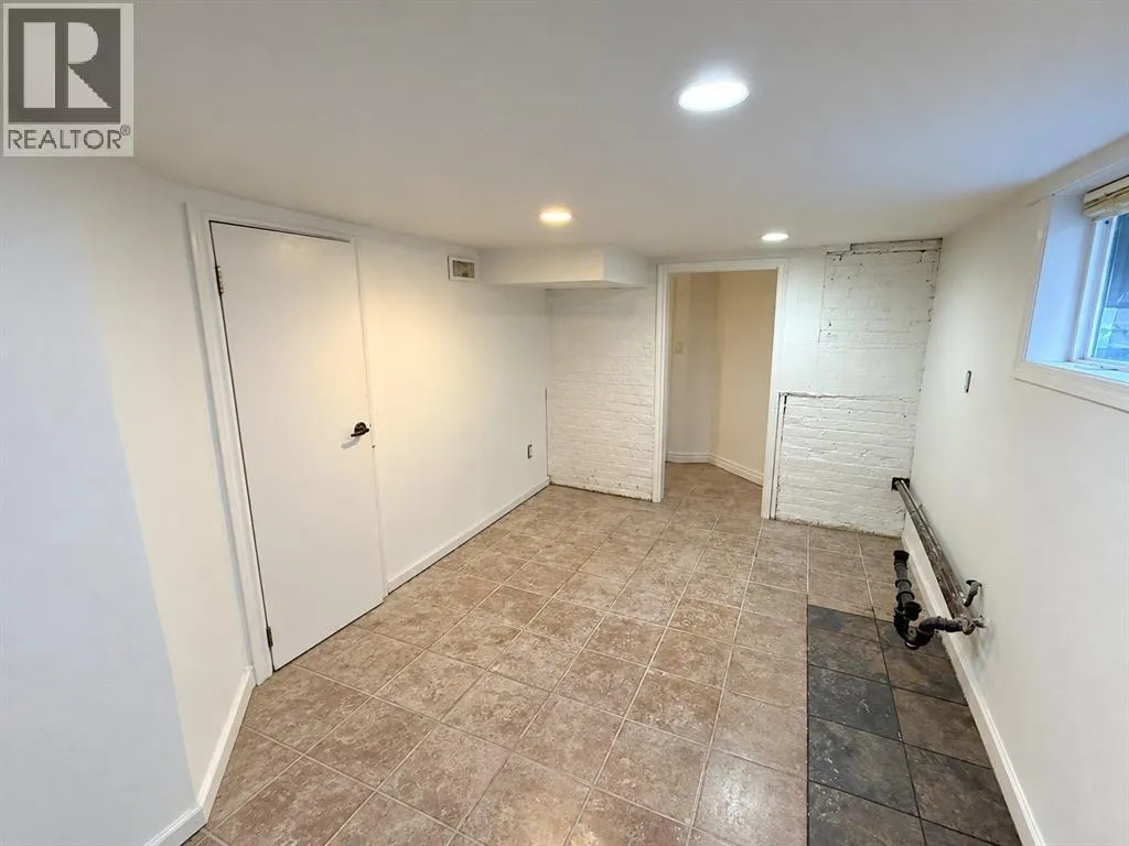 169 CHRISTINA STREET South