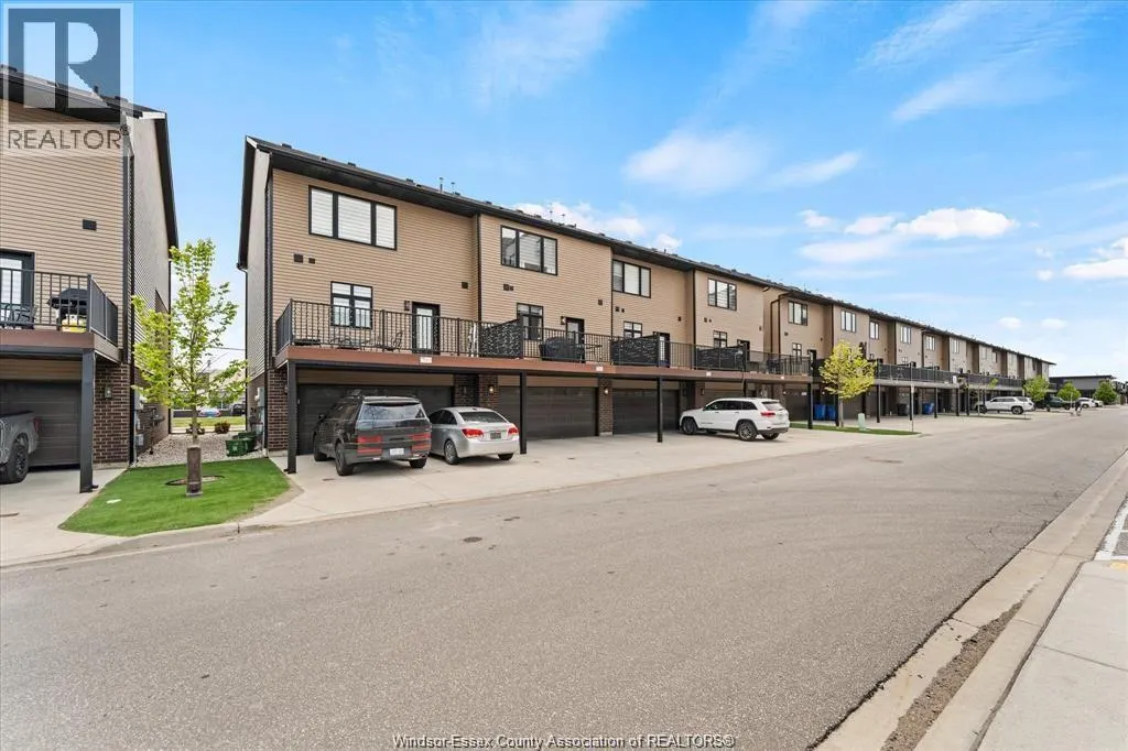 735 BROWNSTONE ROAD