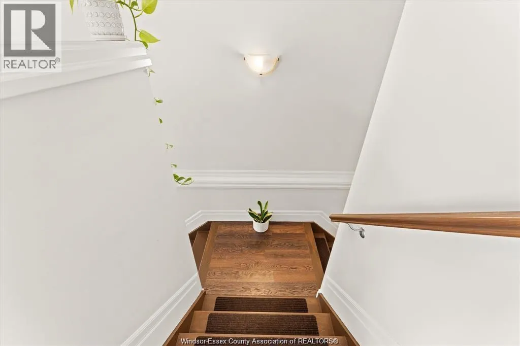 735 BROWNSTONE ROAD