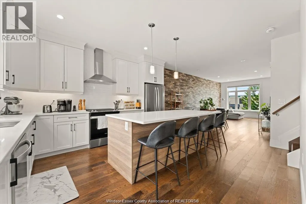 735 BROWNSTONE ROAD
