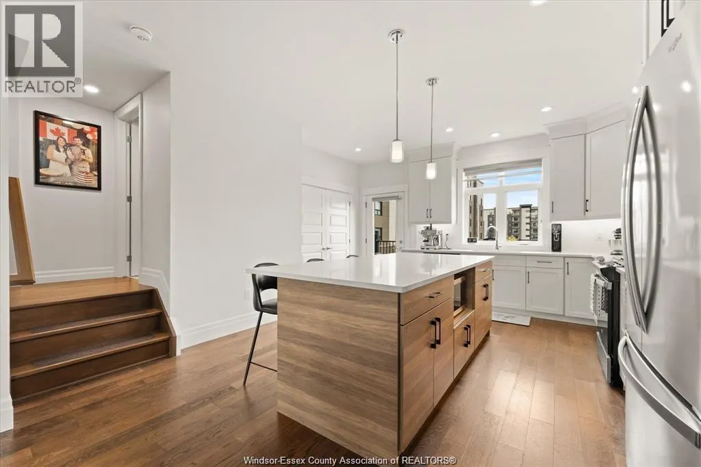 735 BROWNSTONE ROAD