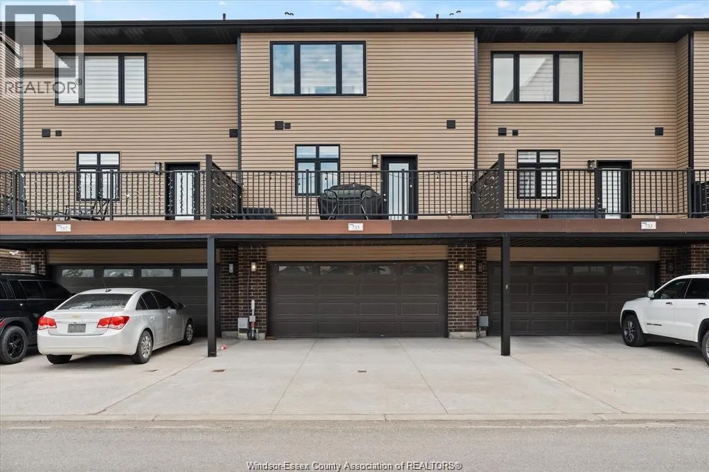 735 BROWNSTONE ROAD