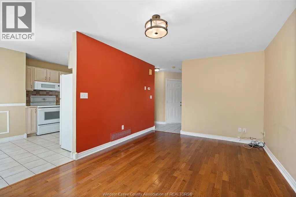1015 KING CHARLES