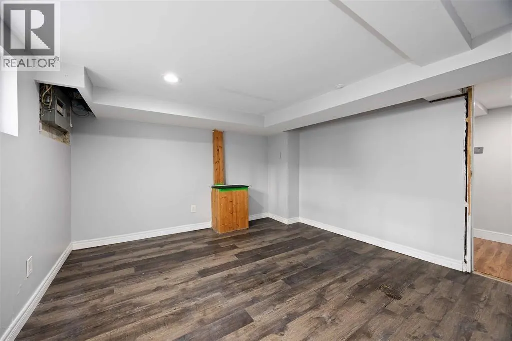 257 VIDAL STREET South